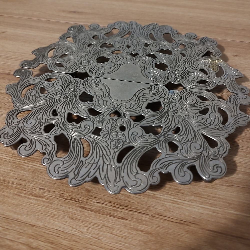 Vintage Silver Plated Expandable Trivet Flower Kitchen Decor Unique Classic